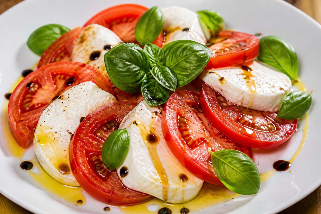 Salade de tomates et mozzarella : la recette fraîche et facile