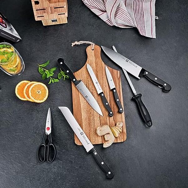 Découvrez notre test détaillé du bloc de couteaux 8 pièces Zwilling Twin Chef : performance, qualité et élégance pour équiper votre cuisine professionnelle ou domestique.