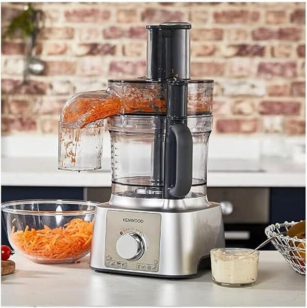 Découvrez notre test complet du robot Kenwood Multipro express 1000 w 3 l argent. Avis, caractéristiques et performances de ce robot de cuisine polyvalent.